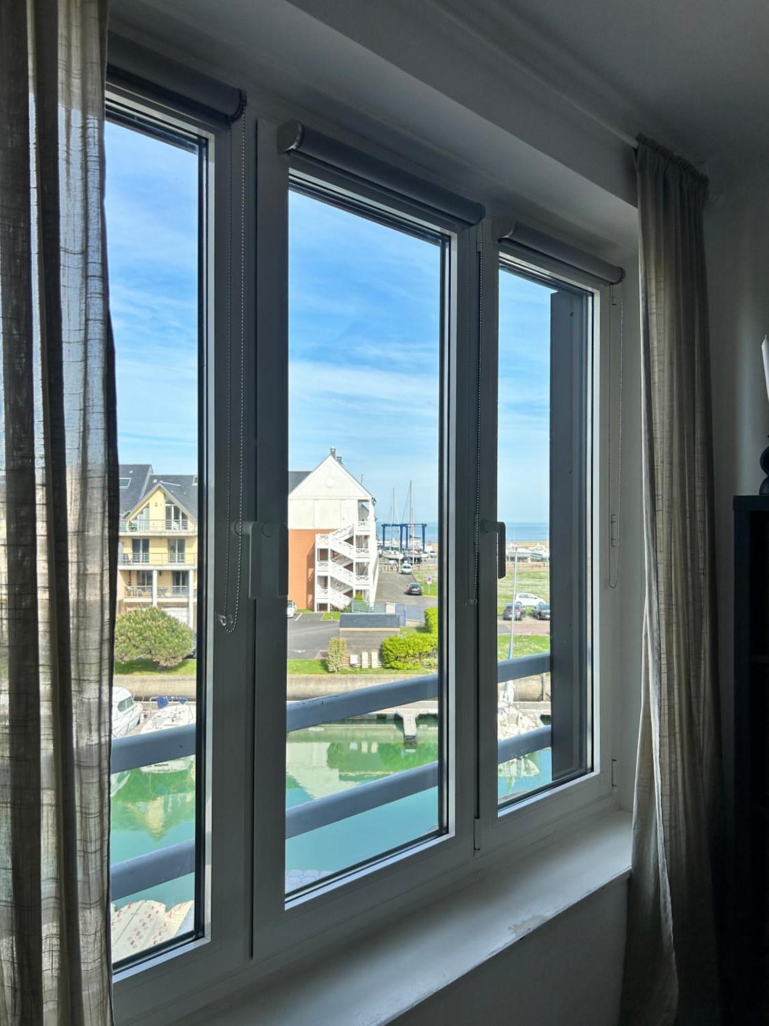 La Marina-Studio, Vue Mer Avec Balneo Deauville Exterior foto